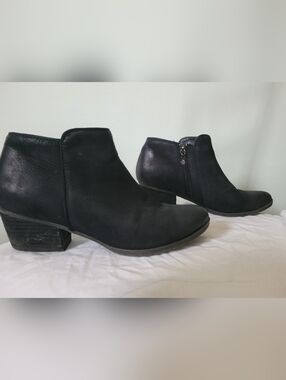 Blondo Women's Black Low-Heel Waterproof Ankle Booties with Side Zip